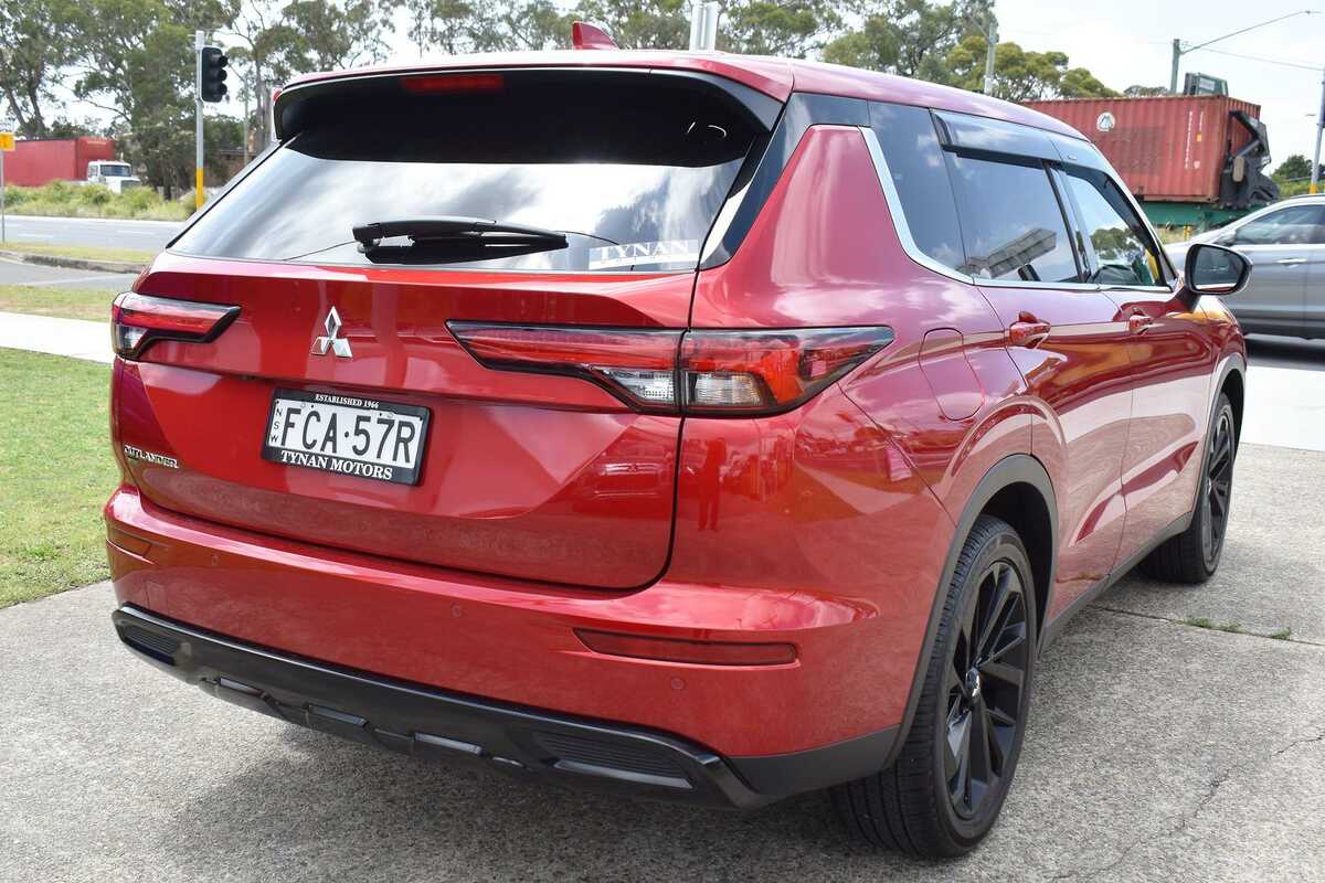 2023 Mitsubishi Outlander LS Black Edition ZM