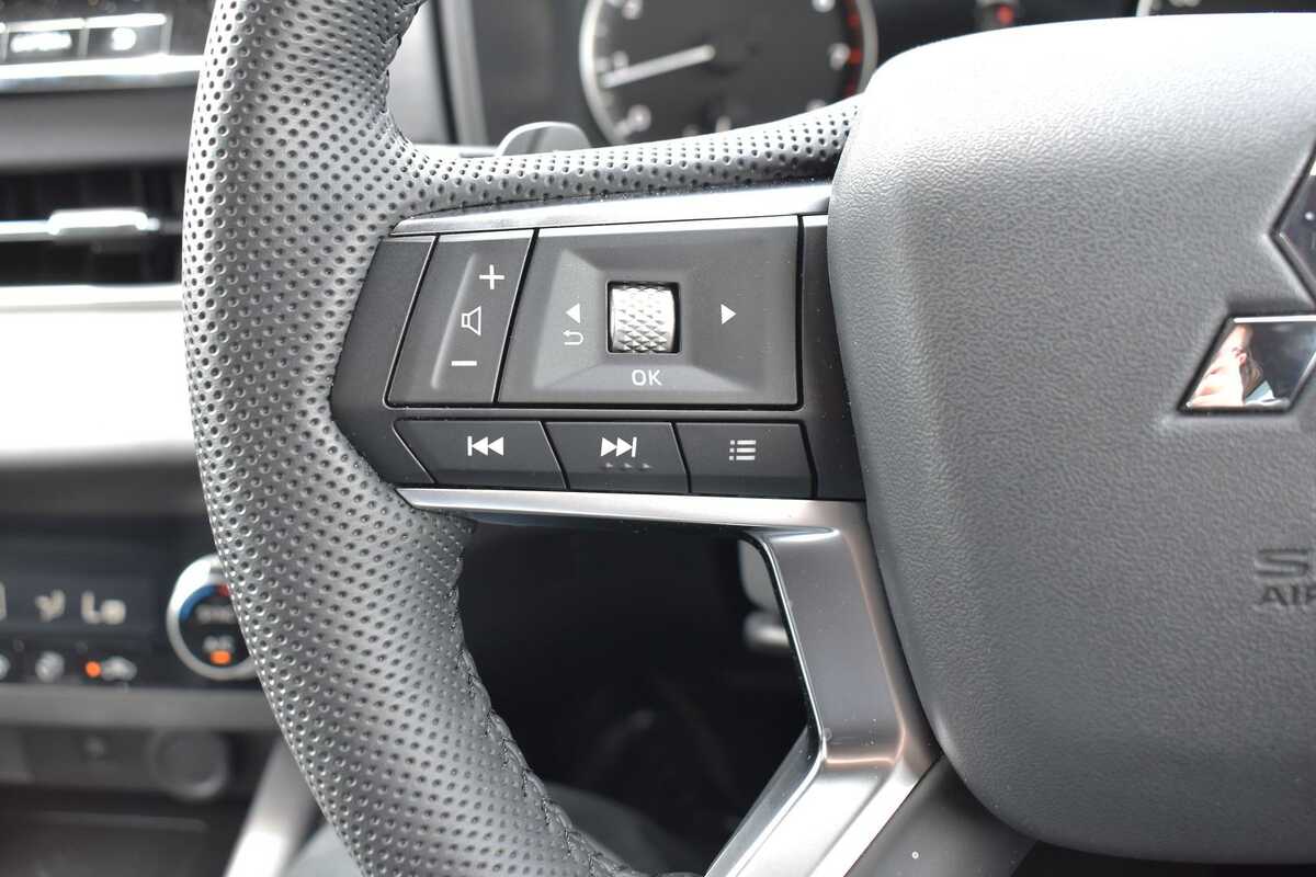 2023 Mitsubishi Outlander LS Black Edition ZM