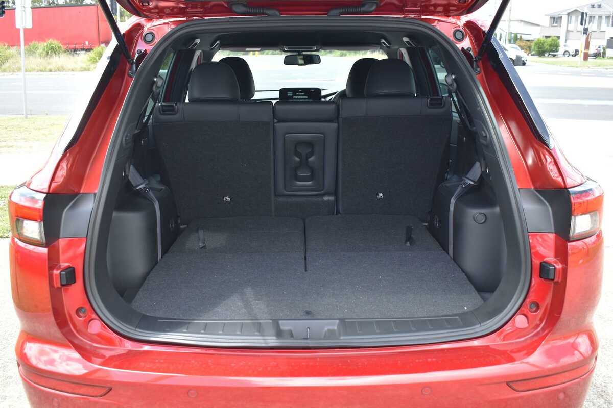 2023 Mitsubishi Outlander LS Black Edition ZM