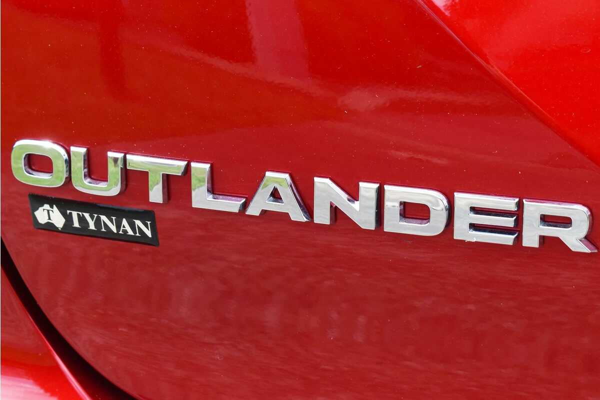 2023 Mitsubishi Outlander LS Black Edition ZM