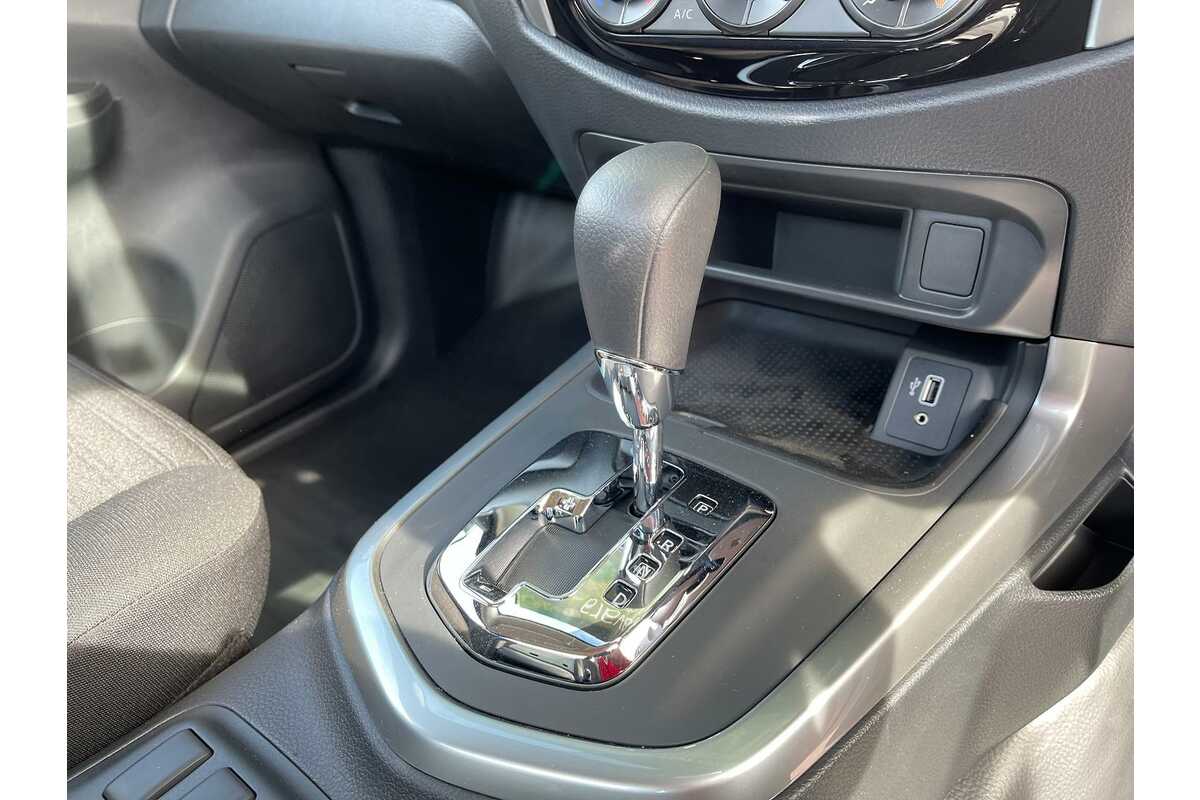 2023 Nissan Navara SL D23