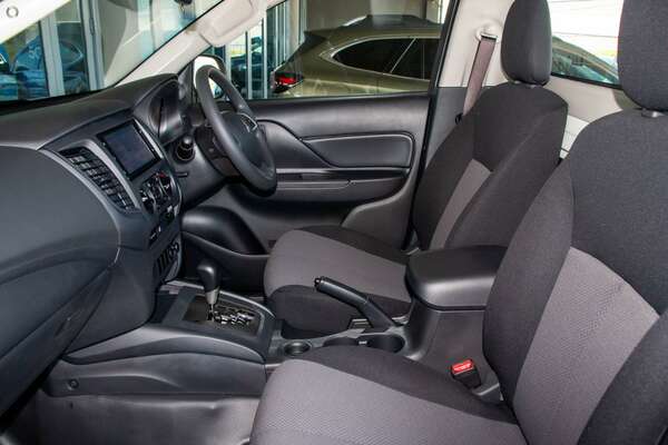 2023 Mitsubishi Triton GLX MR