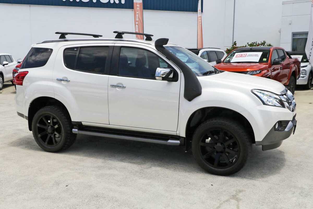 2017 Isuzu MU-X LS-T