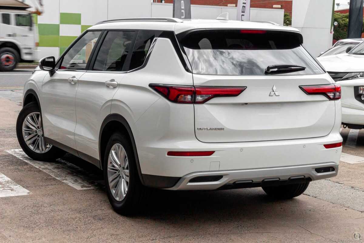 2023 Mitsubishi Outlander LS ZM