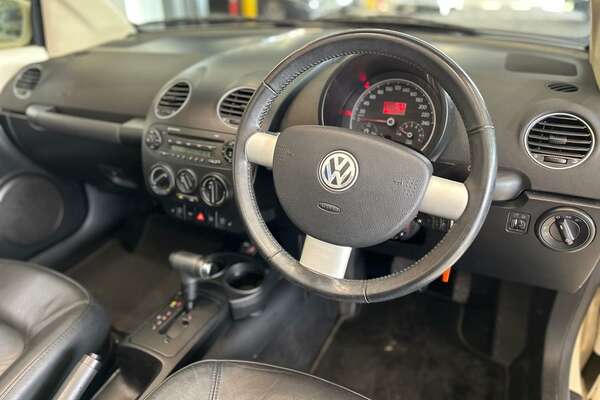 2010 Volkswagen Beetle  1Y