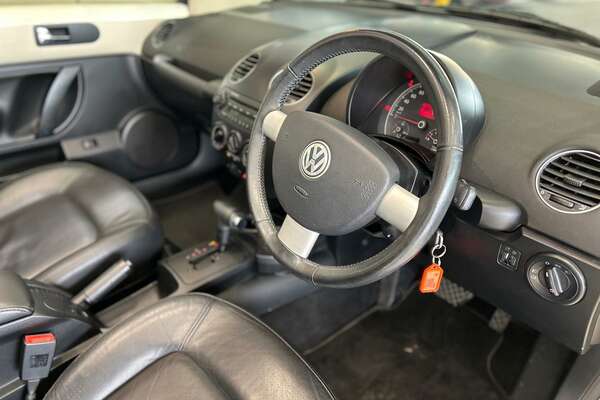 2010 Volkswagen Beetle  1Y