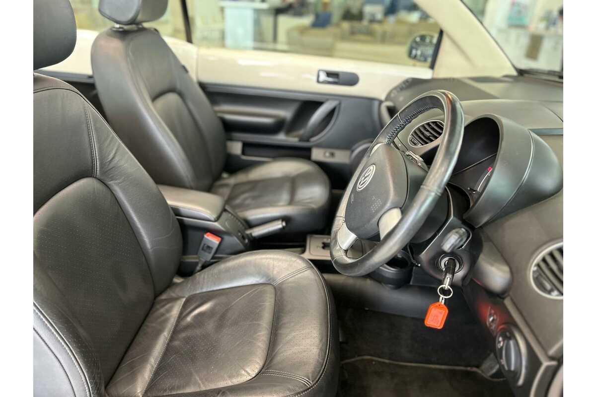 2010 Volkswagen Beetle  1Y