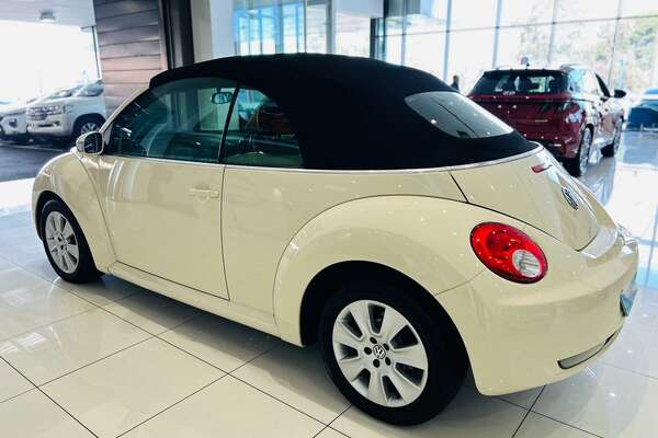 2010 Volkswagen Beetle  1Y