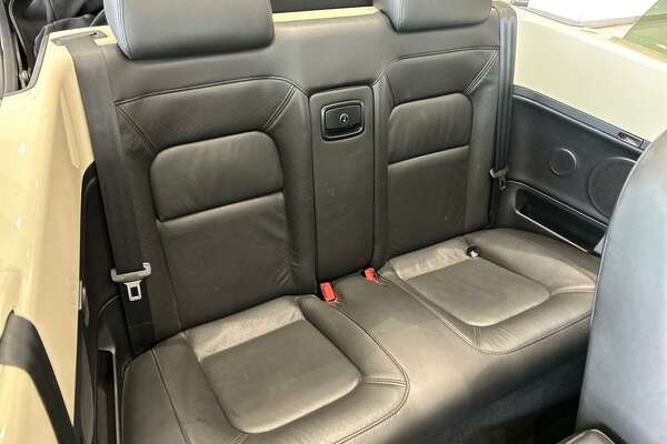 2010 Volkswagen Beetle  1Y