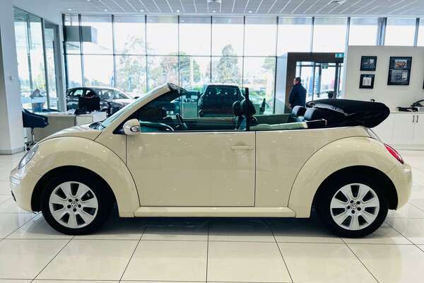 2010 Volkswagen Beetle  1Y