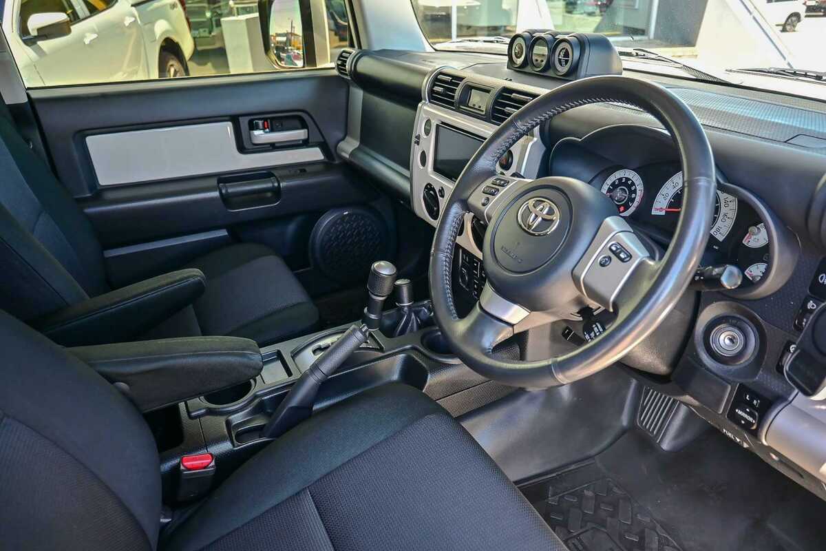2012 Toyota FJ Cruiser  GSJ15R