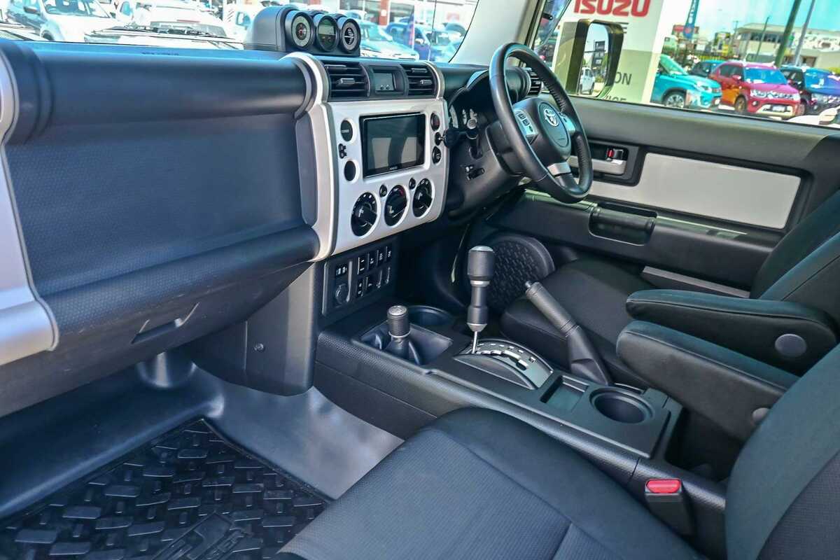2012 Toyota FJ Cruiser  GSJ15R