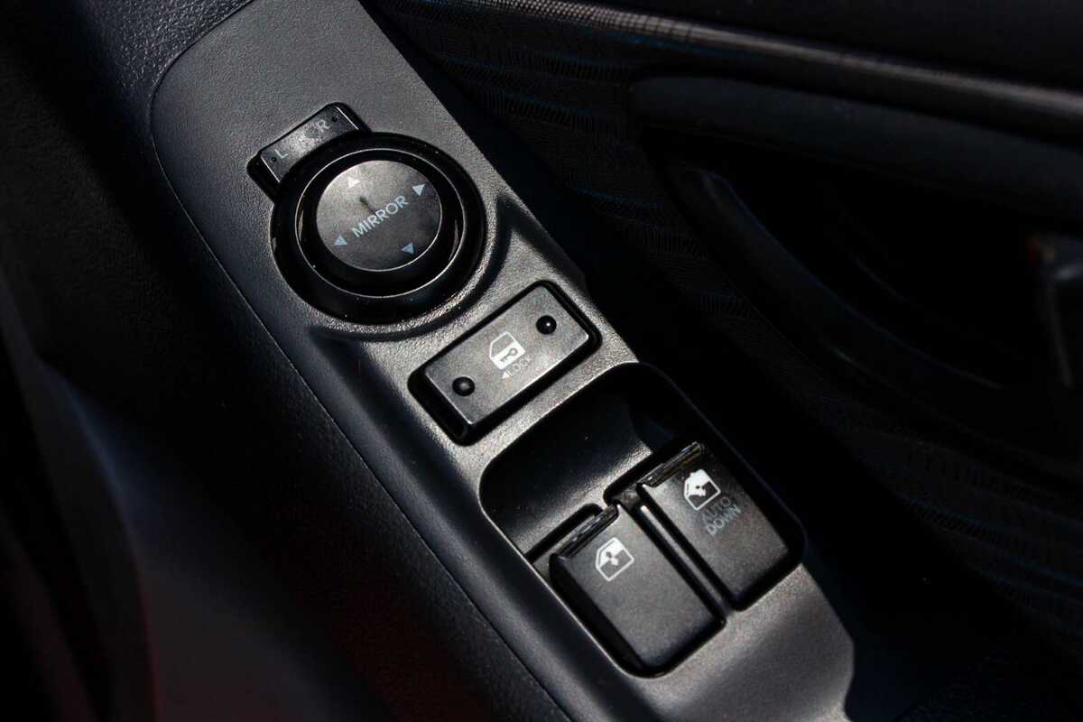 2015 Hyundai iLoad  TQ2-V