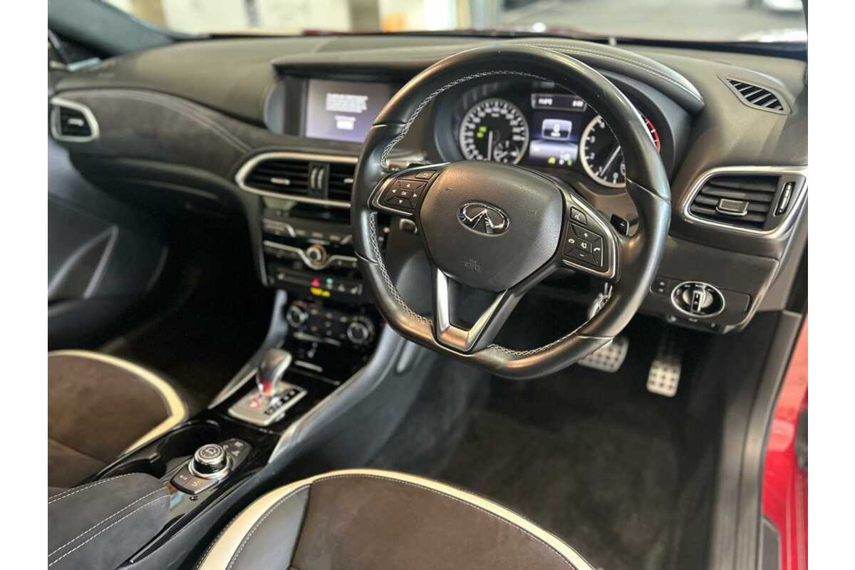 2017 INFINITI Q30 Sport H15