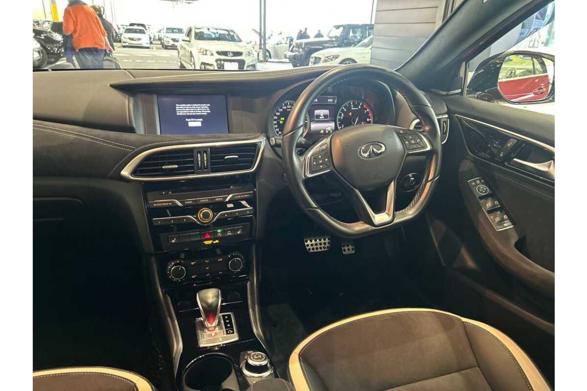 2017 INFINITI Q30 Sport H15