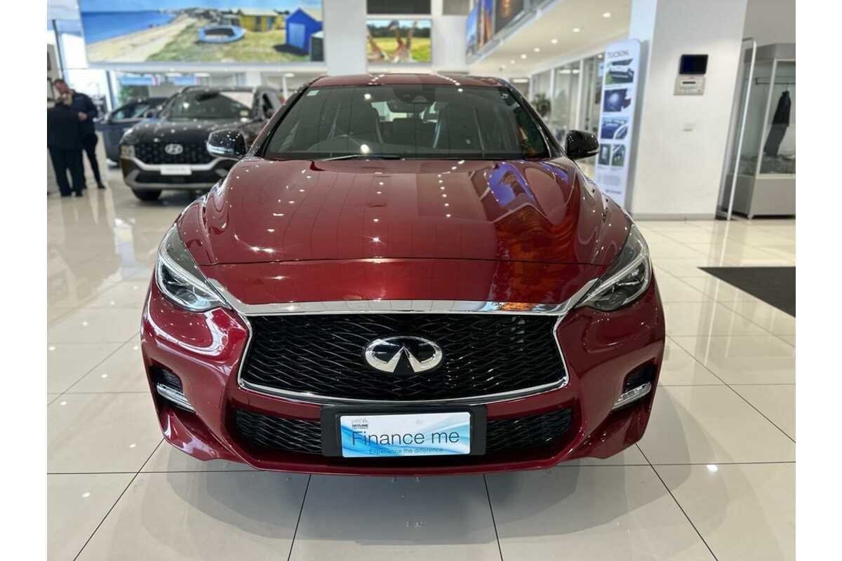 2017 INFINITI Q30 Sport H15