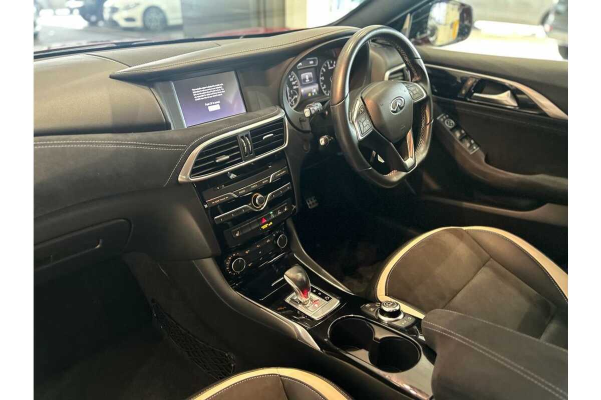 2017 INFINITI Q30 Sport H15