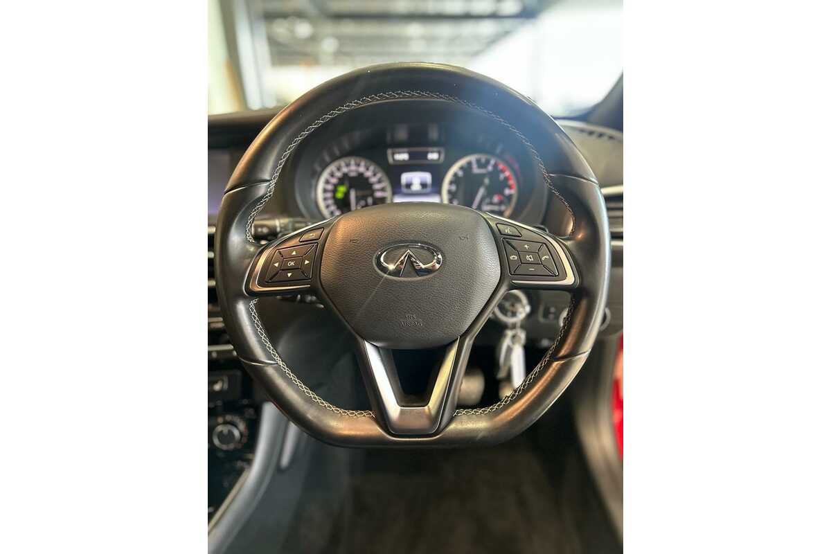 2017 INFINITI Q30 Sport H15