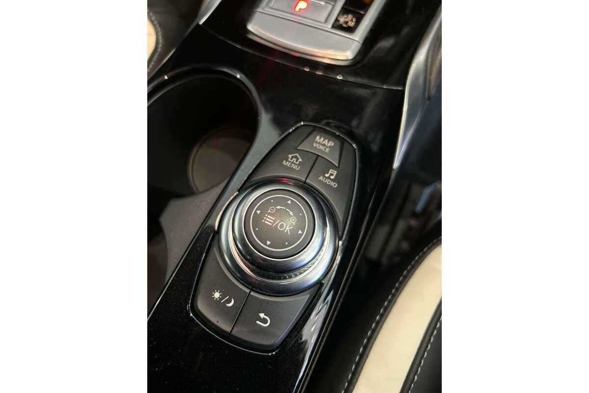 2017 INFINITI Q30 Sport H15