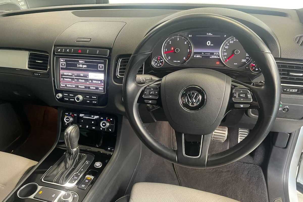 2017 Volkswagen Touareg Monochrome 7P