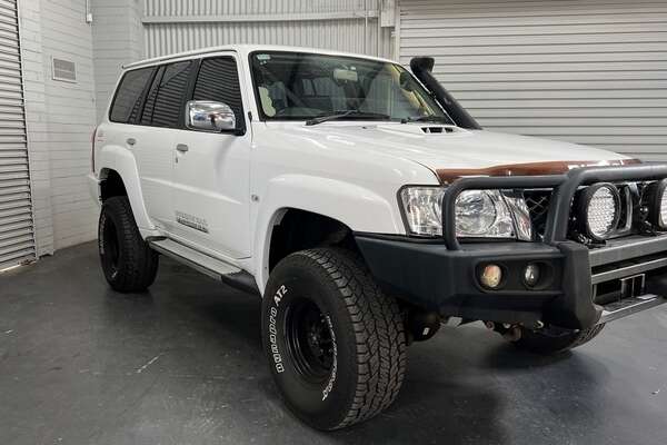 2015 Nissan Patrol ST Y61 GU 10