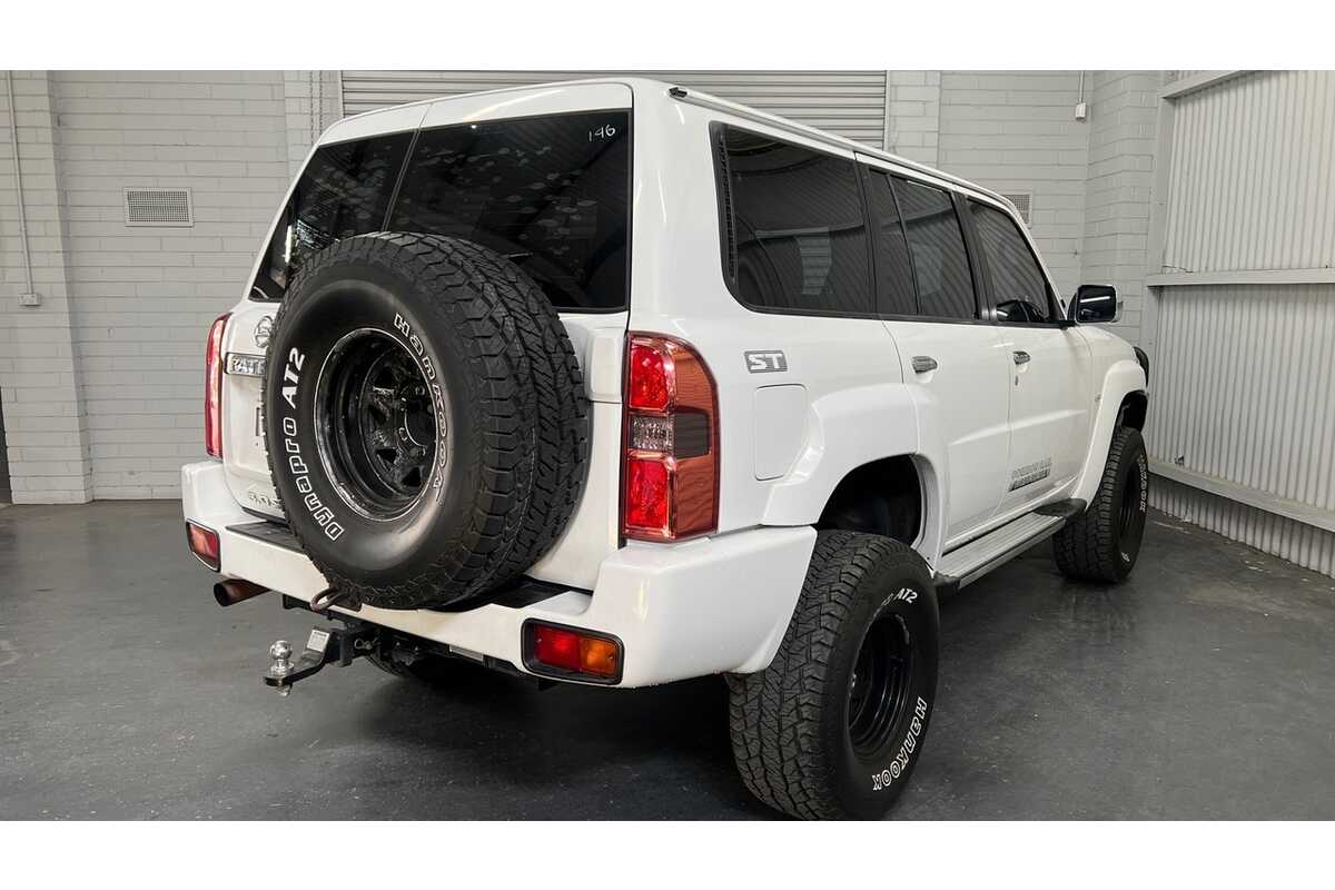 2015 Nissan Patrol ST Y61 GU 10