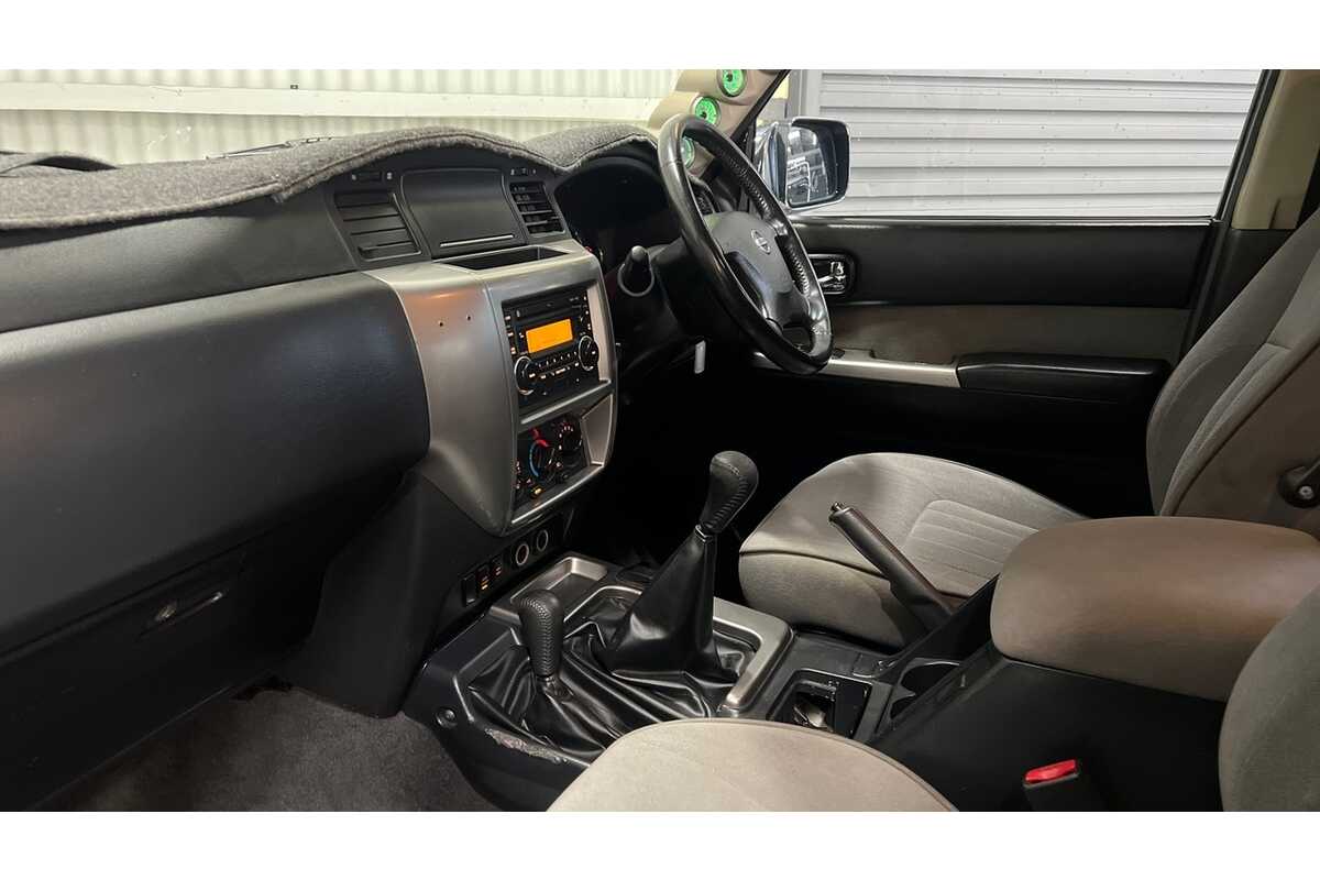 2015 Nissan Patrol ST Y61 GU 10