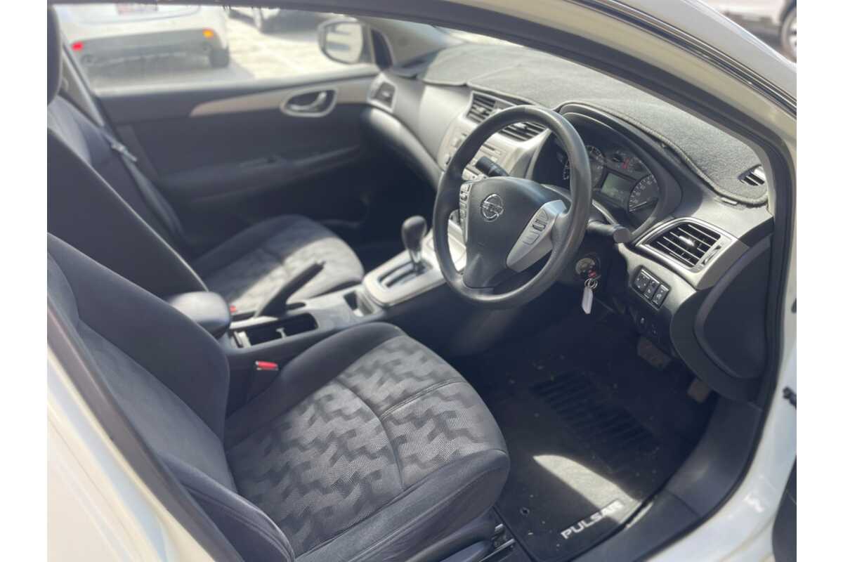 2013 Nissan Pulsar ST B17