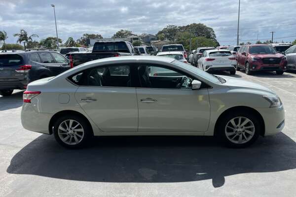 2013 Nissan Pulsar ST B17