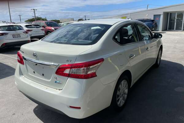 2013 Nissan Pulsar ST B17