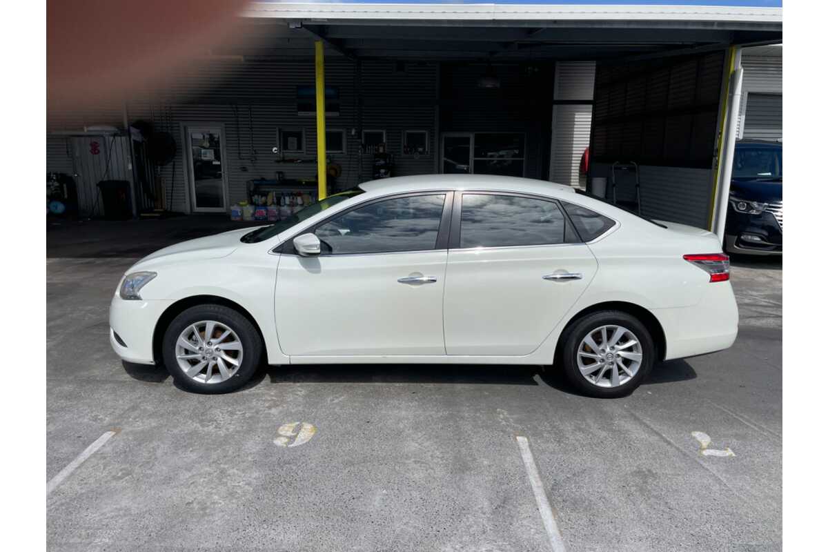 2013 Nissan Pulsar ST B17