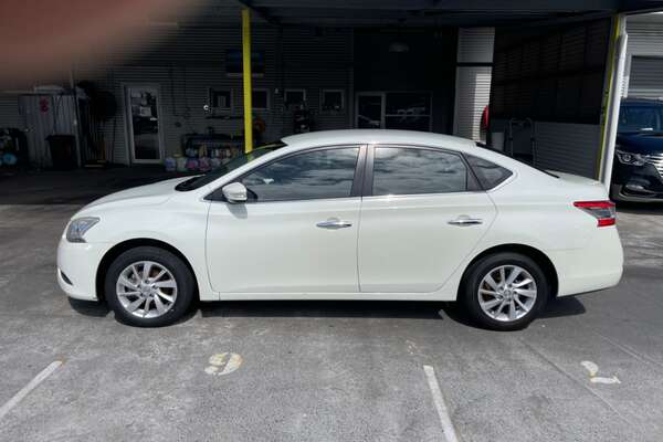 2013 Nissan Pulsar ST B17