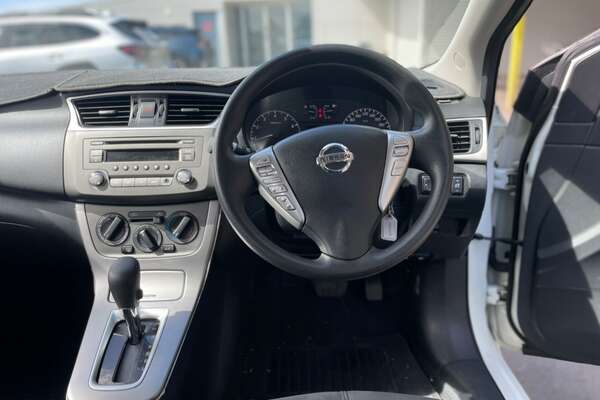 2013 Nissan Pulsar ST B17