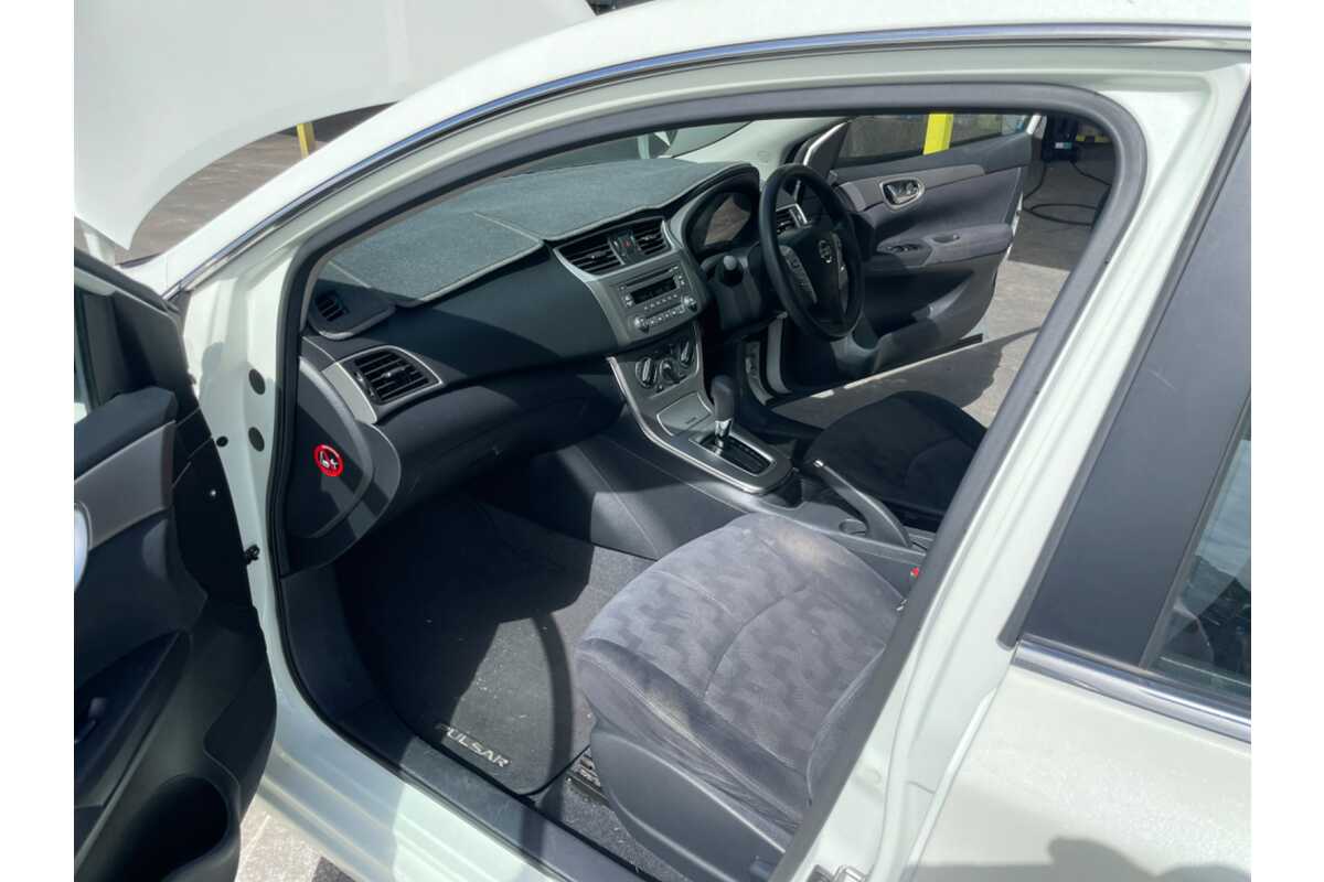 2013 Nissan Pulsar ST B17