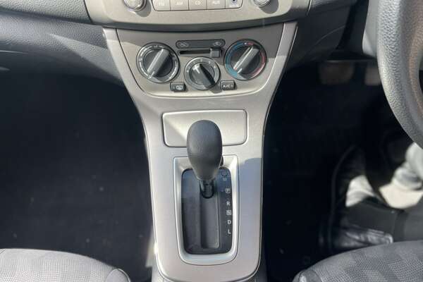 2013 Nissan Pulsar ST B17