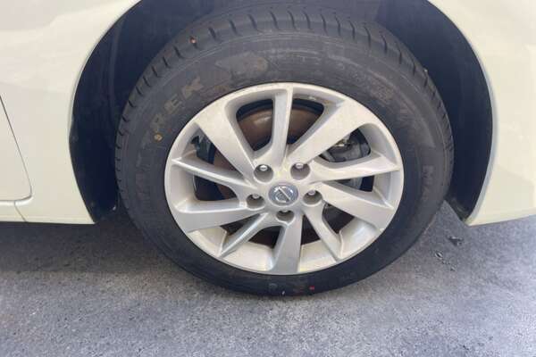 2013 Nissan Pulsar ST B17