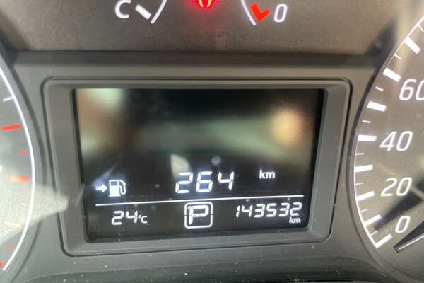 2013 Nissan Pulsar ST B17