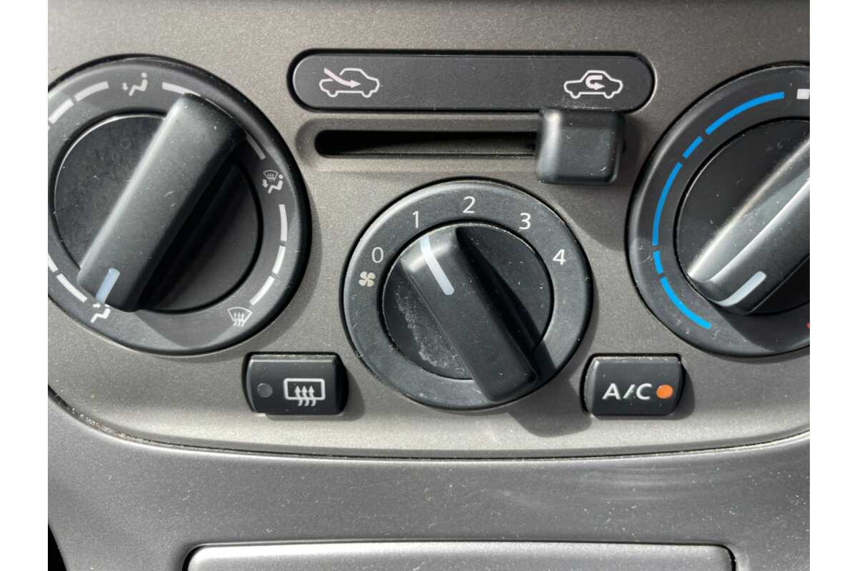 2013 Nissan Pulsar ST B17