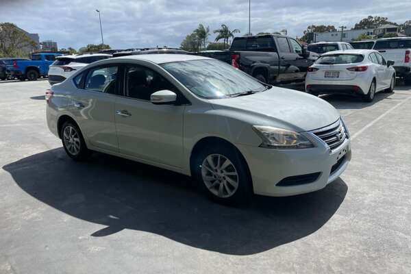 2013 Nissan Pulsar ST B17