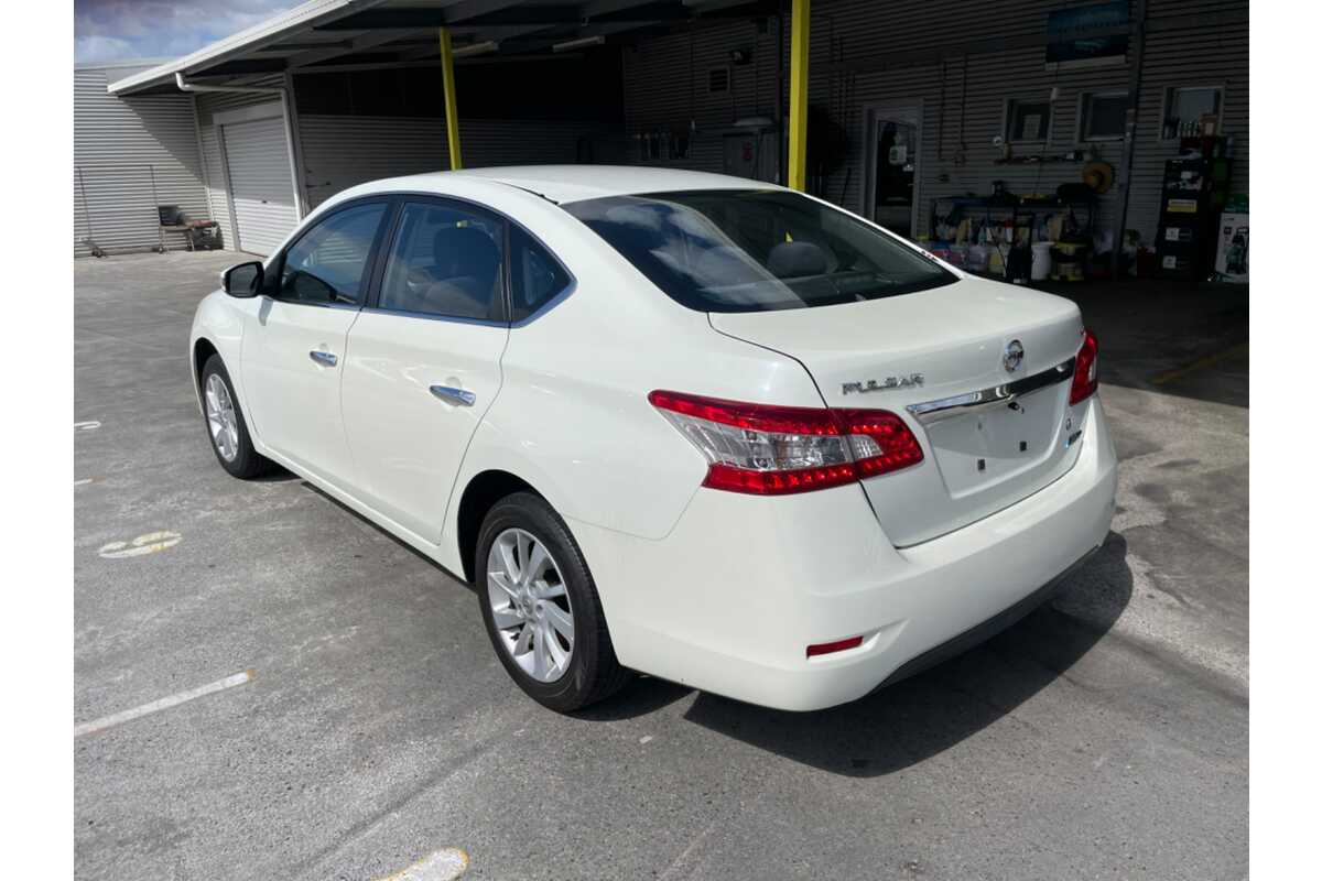2013 Nissan Pulsar ST B17