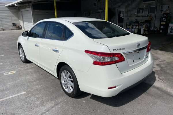 2013 Nissan Pulsar ST B17