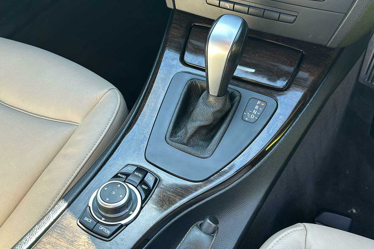 2011 BMW 3 Series 320i Lifestyle E90