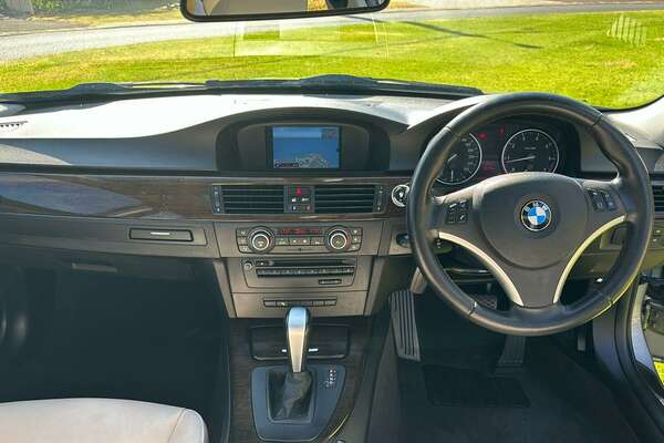 2011 BMW 3 Series 320i Lifestyle E90