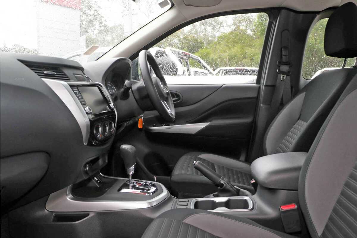 2023 Nissan Navara SL D23