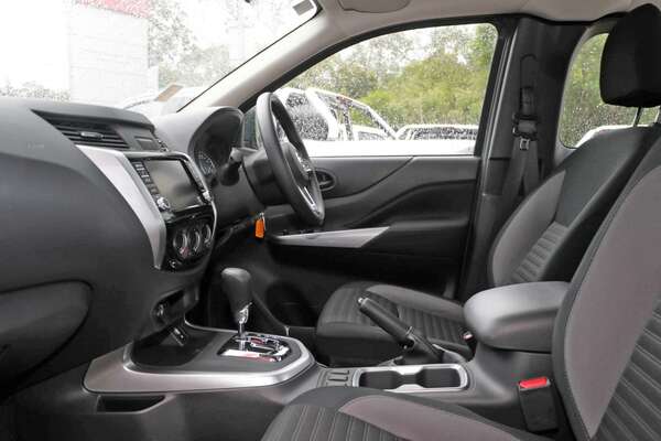 2023 Nissan Navara SL D23