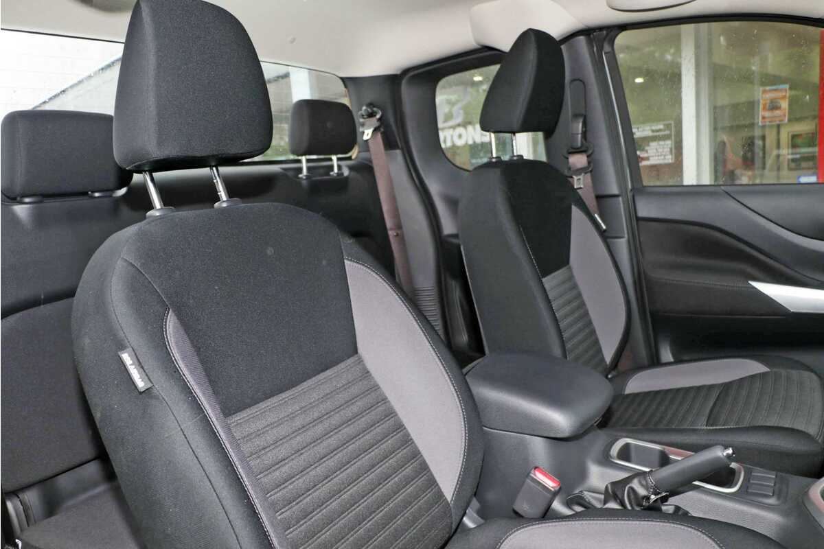 2023 Nissan Navara SL D23