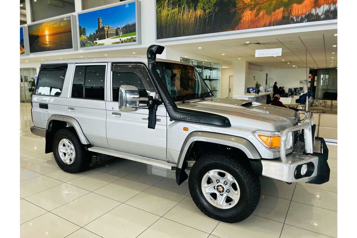 2011 Toyota Landcruiser GXL VDJ76R