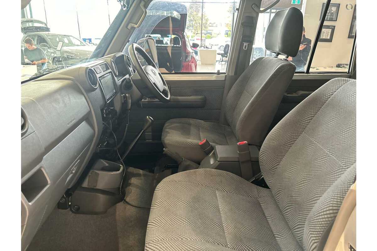 2011 Toyota Landcruiser GXL VDJ76R