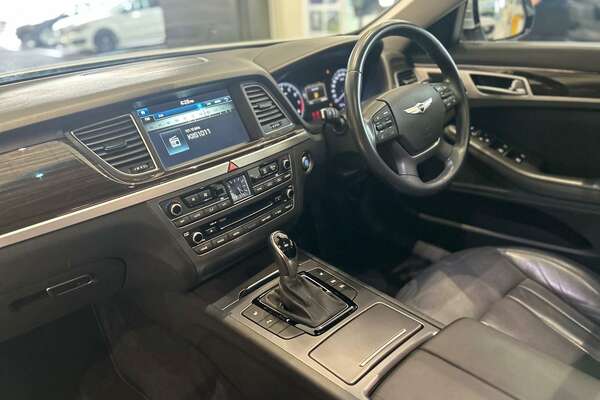 2016 Hyundai Genesis  DH