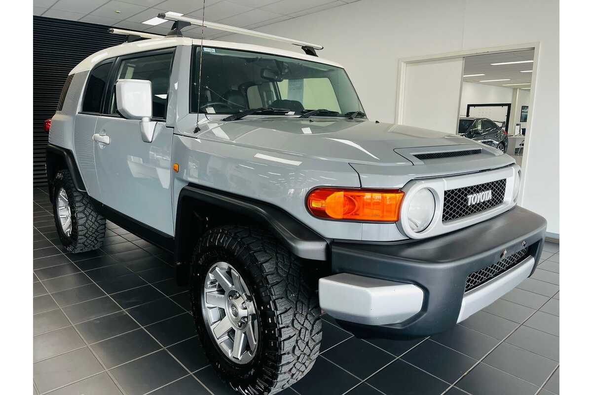 2014 Toyota FJ Cruiser  GSJ15R